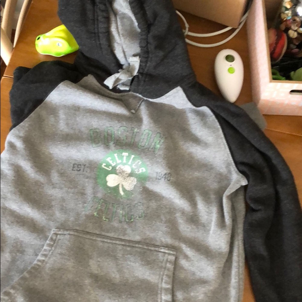 Men’s M Boston Celtics Sweatshirt NWOT